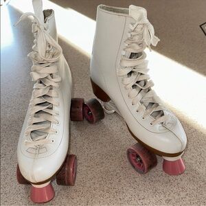 ✨ Classic White Chicago Roller Skates with Pink Wheels size 9